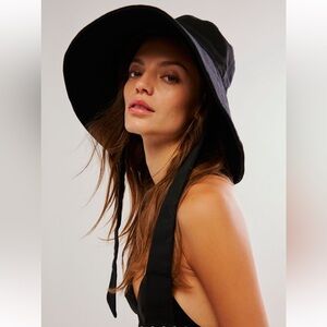 Free People Shoreline Bucket Hat, NWOT, Black
